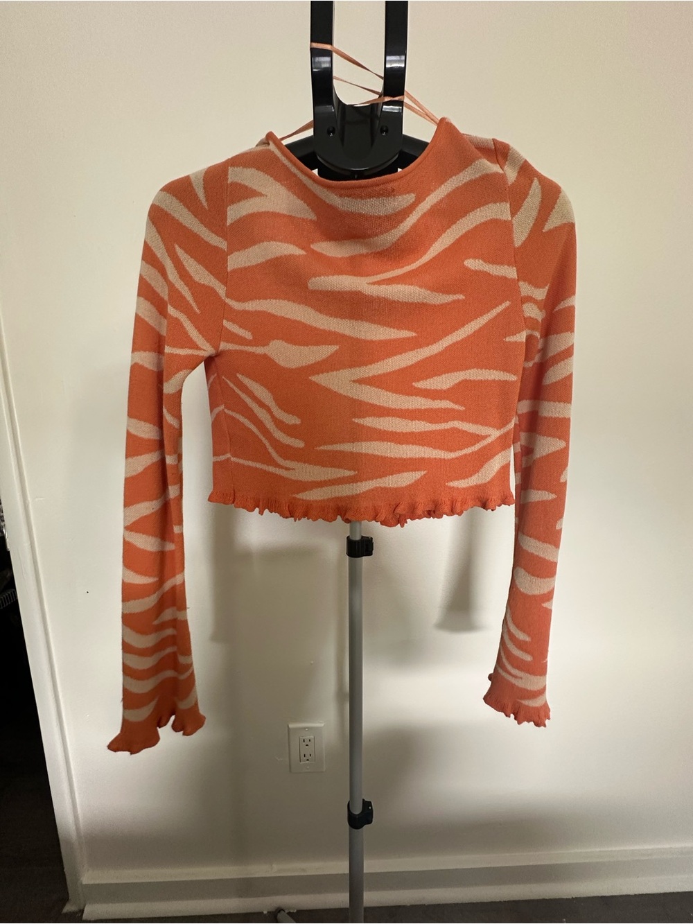 Cropped Orange Zebra-Pattern Ruffle-Hem Cardigan - Picture 2 of 3